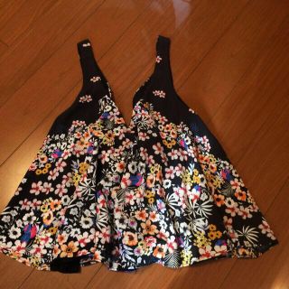 ザラ(ZARA)の花柄トップス♫(カットソー(半袖/袖なし))