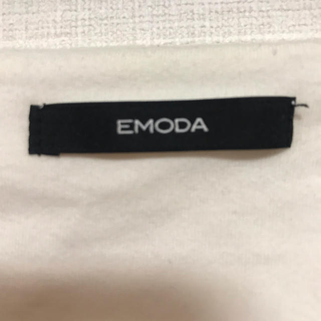 EMODA(エモダ)のEMODA 白 長袖 カットソー レディースのトップス(カットソー(長袖/七分))の商品写真