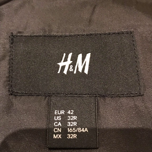 H&M(エイチアンドエム)のH&M エイチ&エム ジレ ベスト サイズ42 ブラック 美品 メンズのトップス(ベスト)の商品写真