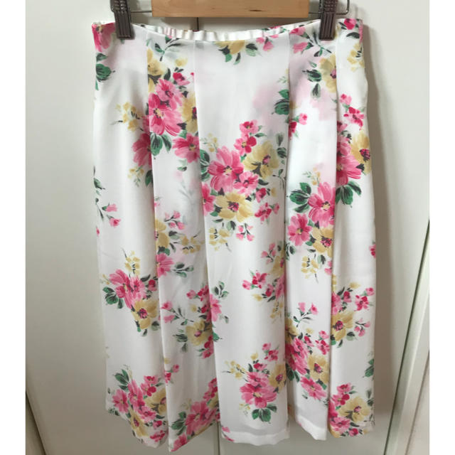 ef-de(エフデ)のエフデ☆花柄スカート レディースのスカート(ひざ丈スカート)の商品写真