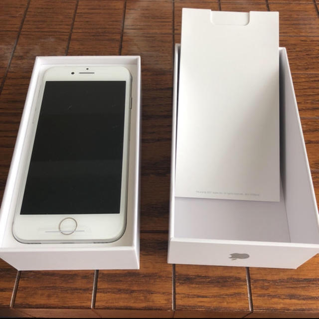 【70％OFF】 Apple - iPhone8 64G シルバー SIMロック解除済 スマートフォン本体