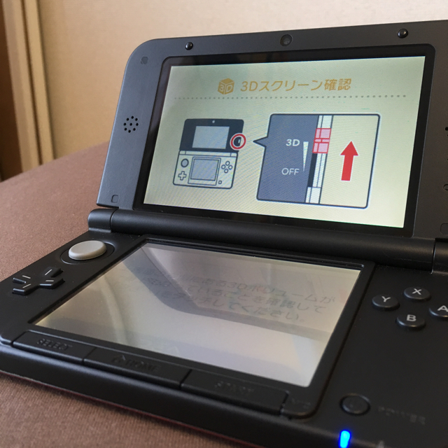 ニンテンドー3DS(ニンテンドー3DS)の送料無料！ニンテンドー3DS LL レッド ブラック ポーチソフト付き エンタメ/ホビーのゲームソフト/ゲーム機本体(携帯用ゲーム機本体)の商品写真