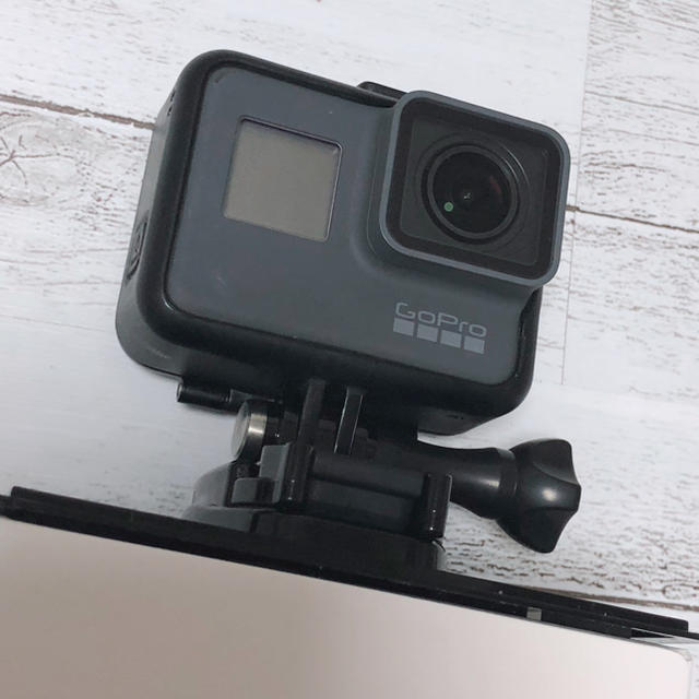 GoPro(ゴープロ)のGoPro HERO5 BLACK (SD32GB含む5点セット) スマホ/家電/カメラのカメラ(コンパクトデジタルカメラ)の商品写真