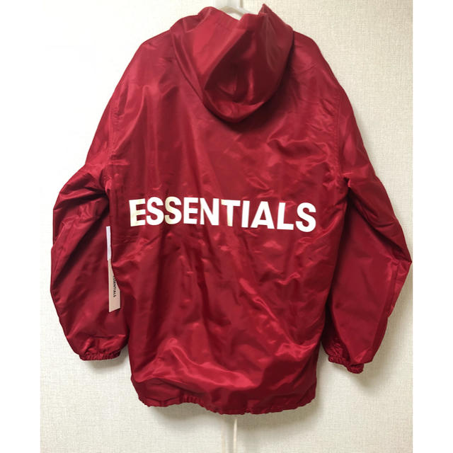 FEAR OF GOD(フィアオブゴッド)のFOG ESSENTIALS コーチジャケット 赤 Mサイズ メンズのジャケット/アウター(ブルゾン)の商品写真