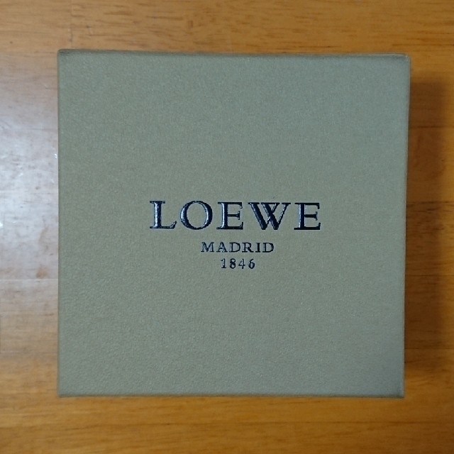 LOEWE(ロエベ)の送料無料!!【未使用品・巾着袋&箱入り】LOEWE  ポーチ・小物入れ レディースのファッション小物(ポーチ)の商品写真