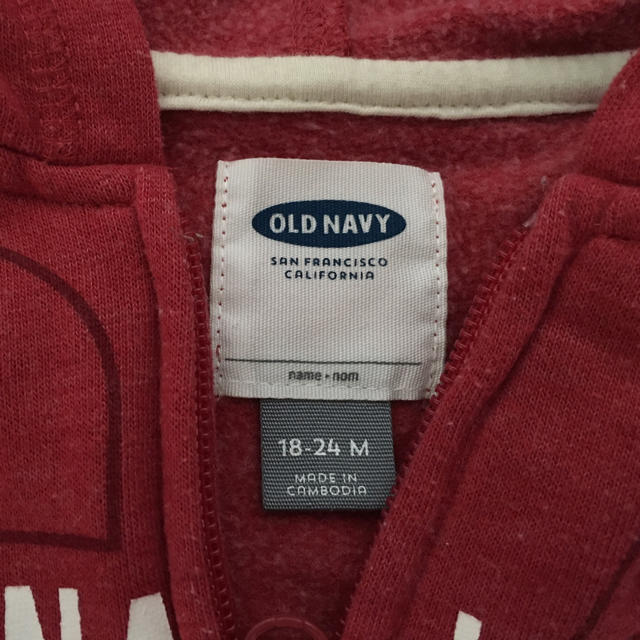 Old Navy(オールドネイビー)のOLD NAVY パーカー 90 赤 キッズ/ベビー/マタニティのキッズ服男の子用(90cm~)(ジャケット/上着)の商品写真