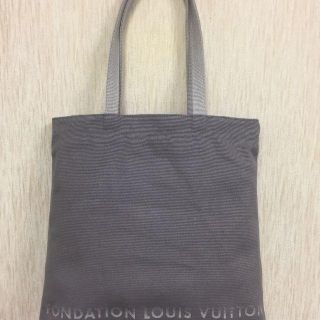 ルイヴィトン(LOUIS VUITTON)の日本未発売　ルイヴィトン財団限　グレー系トートバッグ　新品(トートバッグ)