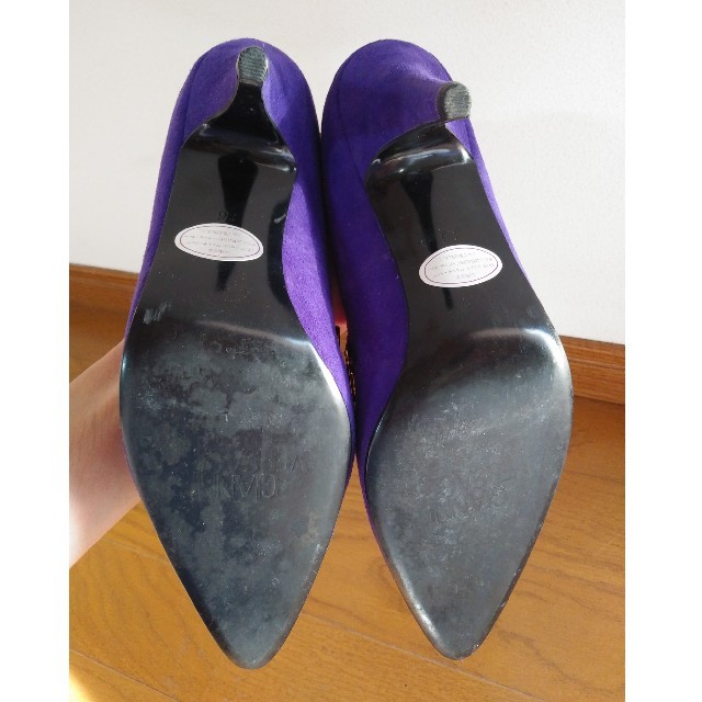 Gianni Versace(ジャンニヴェルサーチ)のジャンニヴェルサーチ　スエードパンプス　36サイズ レディースの靴/シューズ(ハイヒール/パンプス)の商品写真