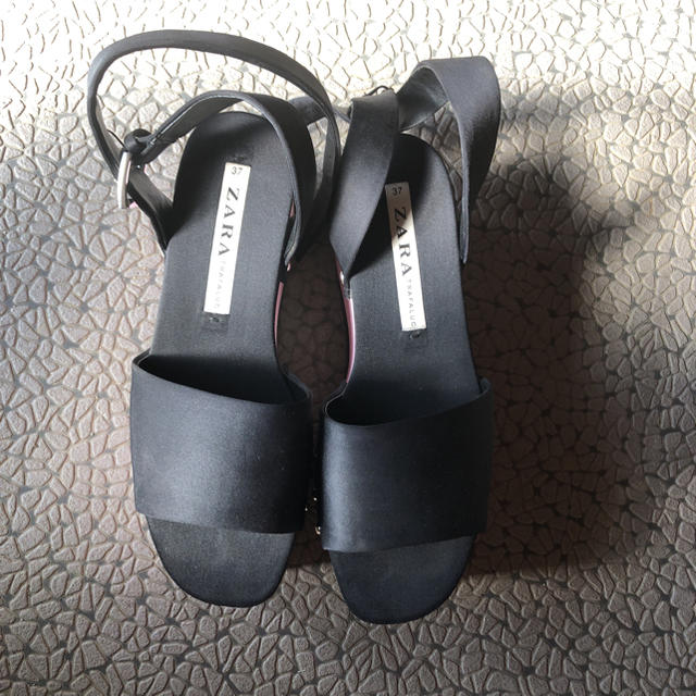 ZARA(ザラ)のzara 厚底サンダル レディースの靴/シューズ(サンダル)の商品写真