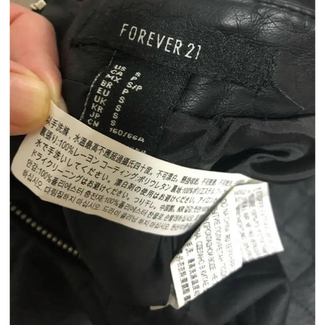 FOREVER 21(フォーエバートゥエンティーワン)のキルティングスリットミニスカート レディースのスカート(ミニスカート)の商品写真