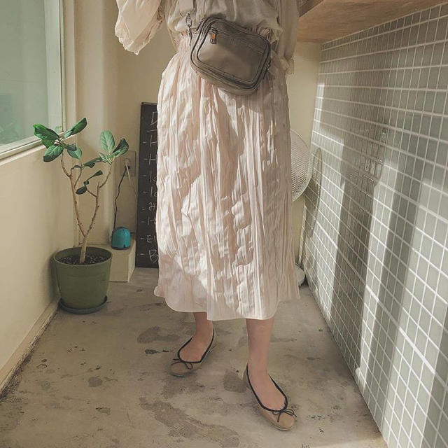Rili ワッシャープリーツスカート アイボリー レディースのスカート(ロングスカート)の商品写真