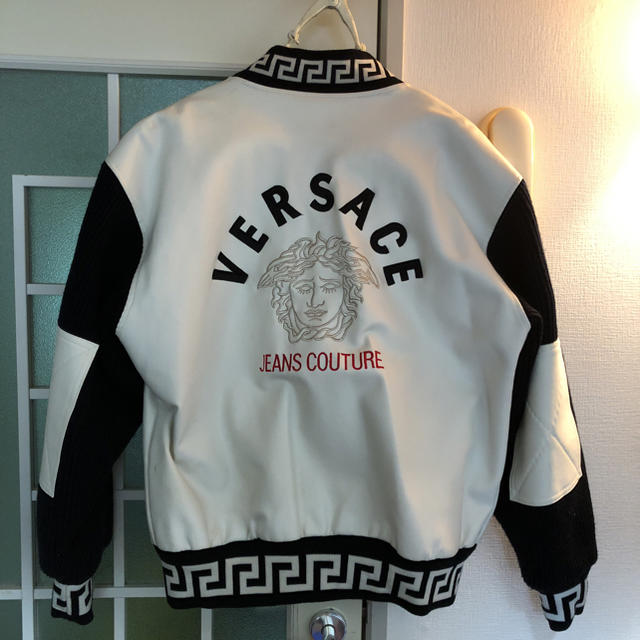 Gianni Versace(ジャンニヴェルサーチ)のヴェルサーチ ブルゾン メンズのジャケット/アウター(ブルゾン)の商品写真