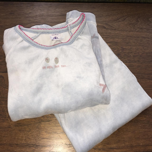 PETIT BATEAU(プチバトー)のPETITBATEAU プチバトー パジャマ ベロア 4a 100 105  キッズ/ベビー/マタニティのキッズ服女の子用(90cm~)(パジャマ)の商品写真