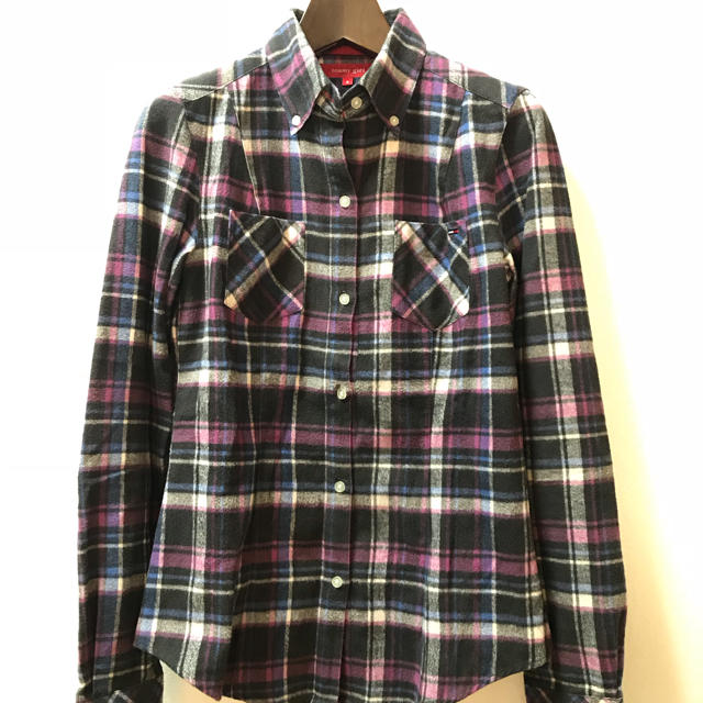 tommy girl(トミーガール)の「tommy girl」細身チェックシャツa レディースのトップス(シャツ/ブラウス(長袖/七分))の商品写真