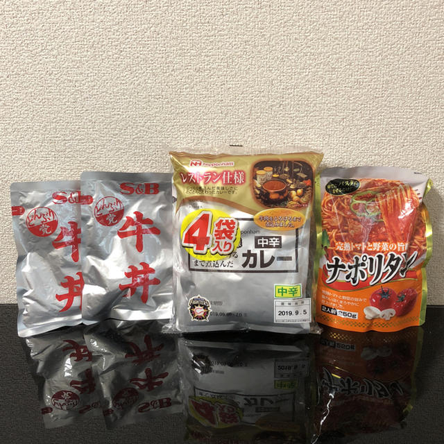 カレー 牛丼 ナポリタン 即購入OK！！ 食品/飲料/酒の加工食品(レトルト食品)の商品写真