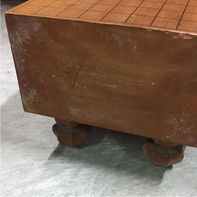 将棋盤 脚付 昭和 骨董 縦36.5×横32.5×高さ28cm/厚み17cm エンタメ/ホビーのテーブルゲーム/ホビー(囲碁/将棋)の商品写真