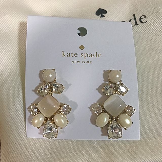 kate spade new york(ケイトスペードニューヨーク)の限定お値下げ中♡katespade♡大人気パールピアス レディースのアクセサリー(ピアス)の商品写真