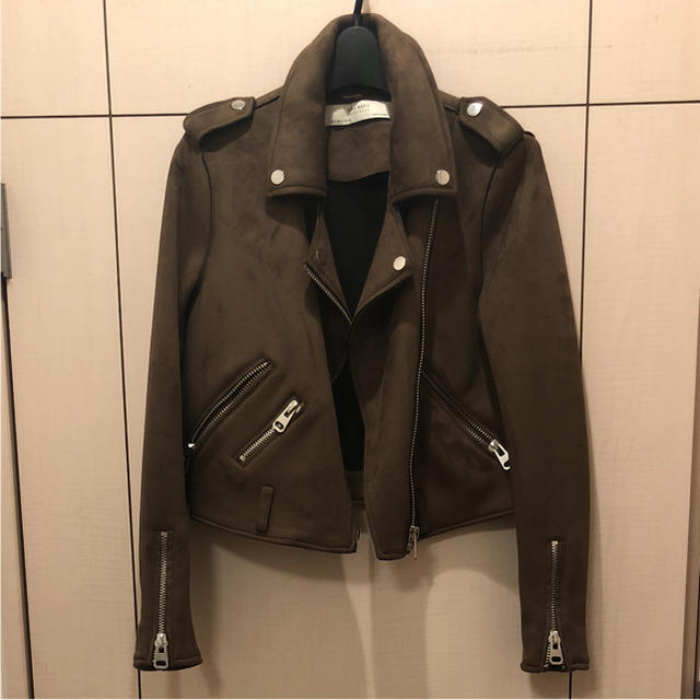 ZARA(ザラ)のZARA フェイクスエード ライダースジャケット レディースのジャケット/アウター(ライダースジャケット)の商品写真