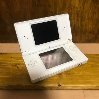 ニンテンドーDS(ニンテンドーDS)のDS ニンテンドーDS lite 白の本体と付属(タッチペン&充電器)セット(携帯用ゲーム機本体)