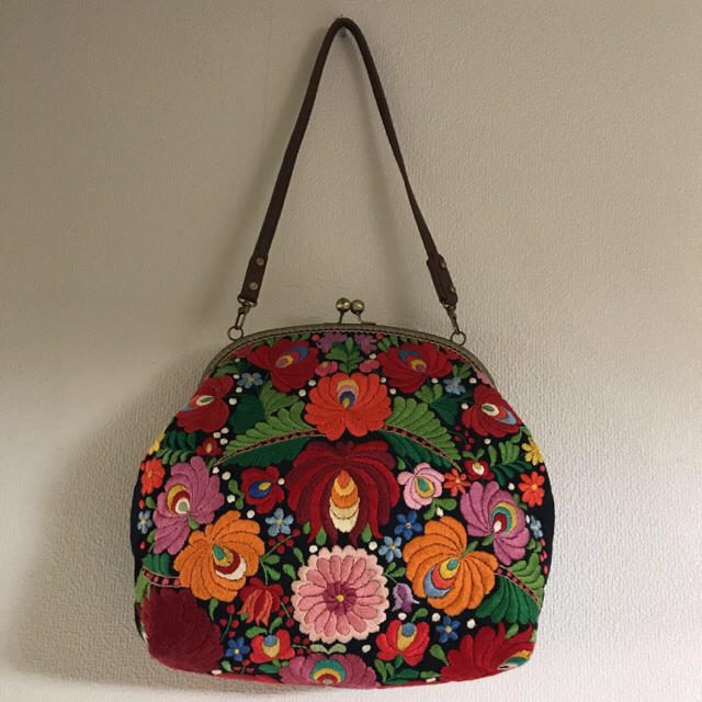 ハンガリー カロチャ刺繍 手刺繍 がま口バッグ 花 ヴィンテージ ハンガリー カロチャ刺繍 手刺繍 がま口バッグ 花 ヴィンテージ
