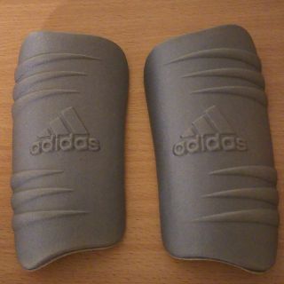 アディダス(adidas)のadidas すねあて(その他)