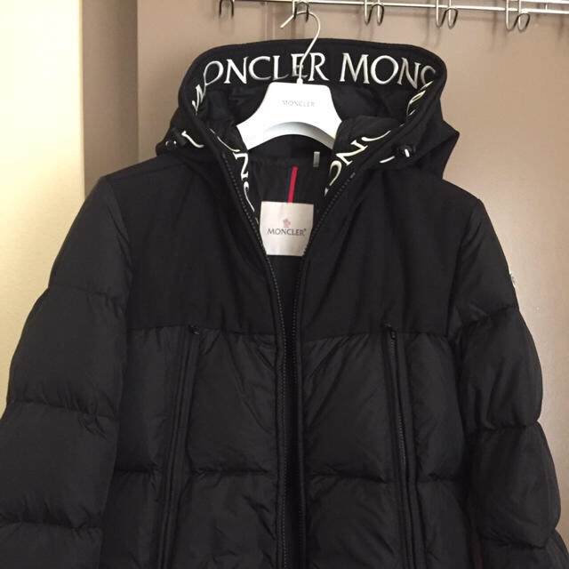 最終売価！希少！！！新品サイズ0 Moncler MONTCLAR モンクラー赤