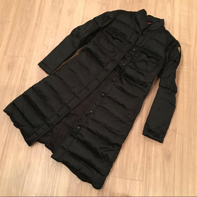 MONCLER(モンクレール)のMonclerモンクレールガムルージュ最上級ダウン¥52万5000美品HERNO レディースのジャケット/アウター(ダウンジャケット)の商品写真