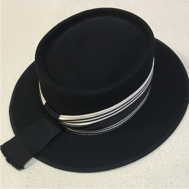 DEUXIEME CLASSE(ドゥーズィエムクラス)のシャポードオー帽子ブラック英文字入り レディースの帽子(ハット)の商品写真