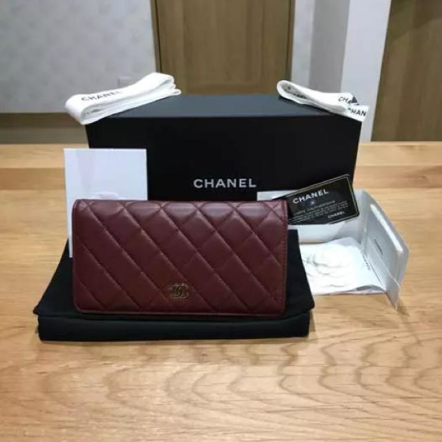 CHANEL(シャネル)のシャネルCHANEL 正規品 美品 マトラッセ 二つ折り長財布 レディースのファッション小物(財布)の商品写真