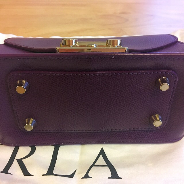 Furla(フルラ)のFURLA メトロポリス 差し色 パープル☆ レディースのバッグ(ショルダーバッグ)の商品写真