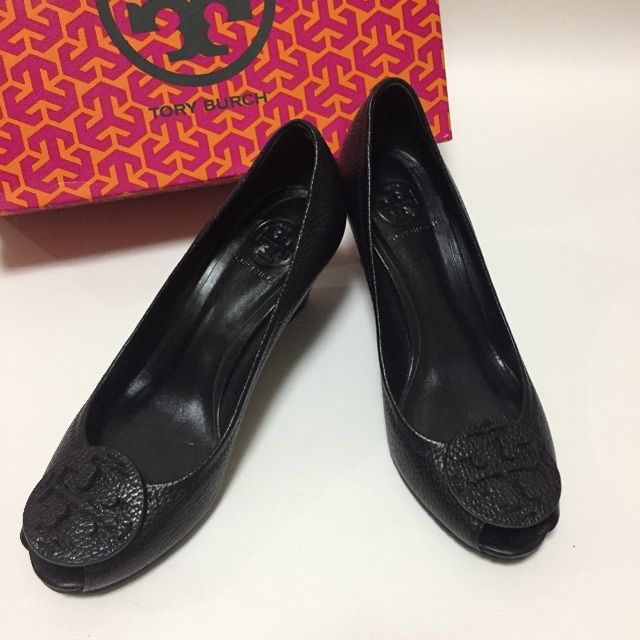 Tory Burch(トリーバーチ)のトリーバーチ☆オープトゥー ウェッジソール ブラック レディースの靴/シューズ(ハイヒール/パンプス)の商品写真