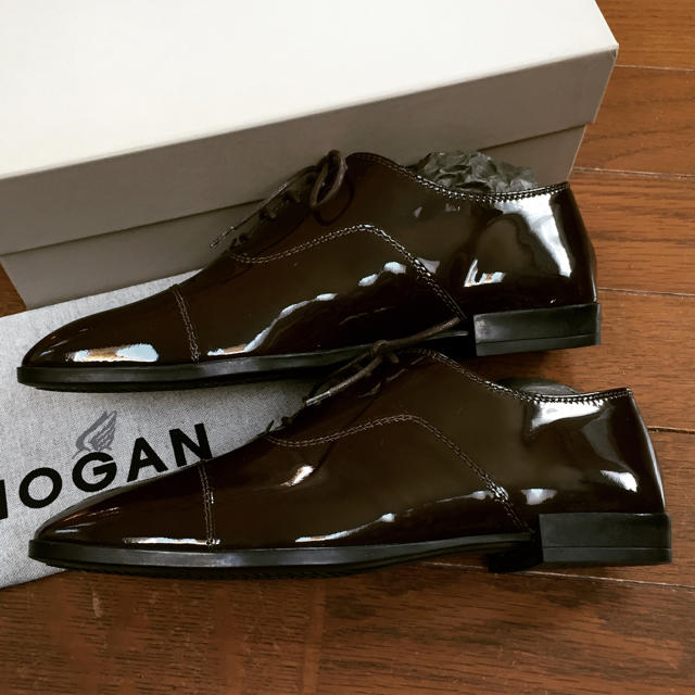 HOGAN(ホーガン)の新品未使用 HOGAN イタリア製 エナメル 本革 レースアップ シューズ レディースの靴/シューズ(ローファー/革靴)の商品写真