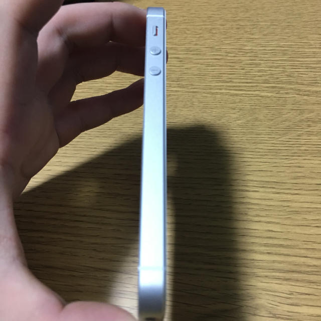 iPhone(アイフォーン)のiphone  se 64gb simフリー✨ 美品✨ スマホ/家電/カメラのスマートフォン/携帯電話(スマートフォン本体)の商品写真