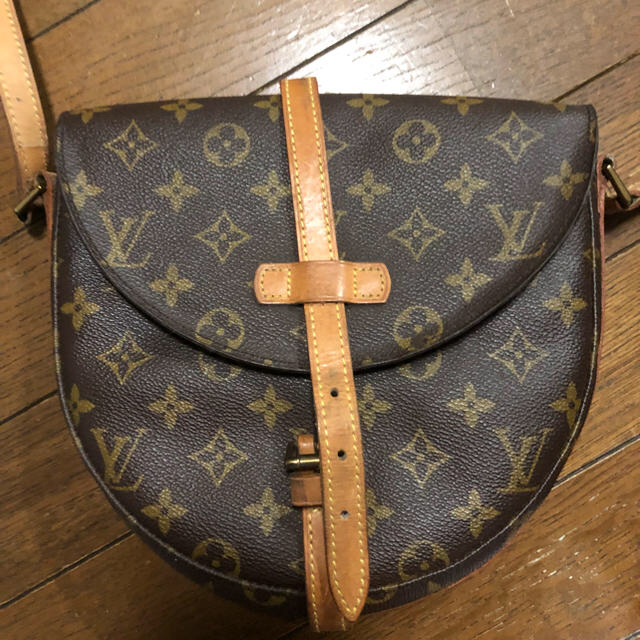 LOUIS VUITTON(ルイヴィトン)のルイヴィトン シャティ レディースのバッグ(ショルダーバッグ)の商品写真