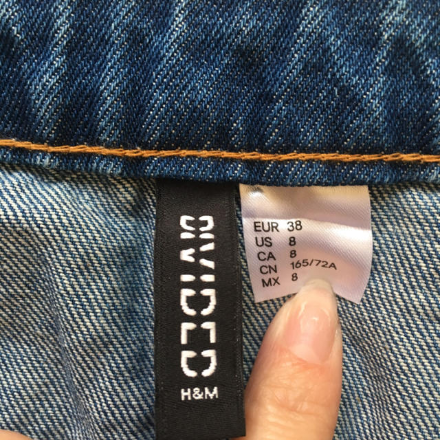 H&M(エイチアンドエム)のH&M 膝丈 デニムスカート レディースのスカート(ひざ丈スカート)の商品写真
