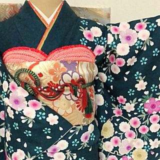 振袖セット【華やか繊細古典柄 櫻×八重桜 豪華和刺繍】〈新品同様〉  (振袖)