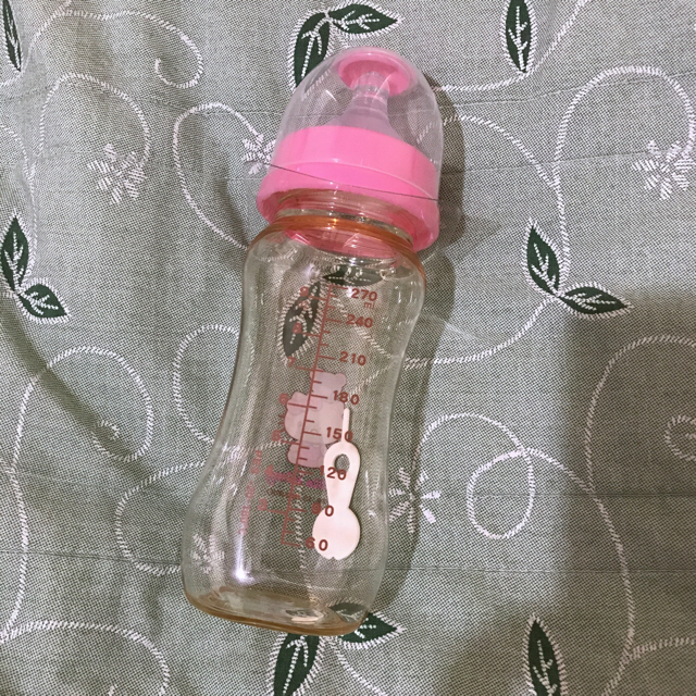 ⚠️台湾より発送⚠️ハローキティ プラスチック哺乳瓶広口 ミルクケース NEW