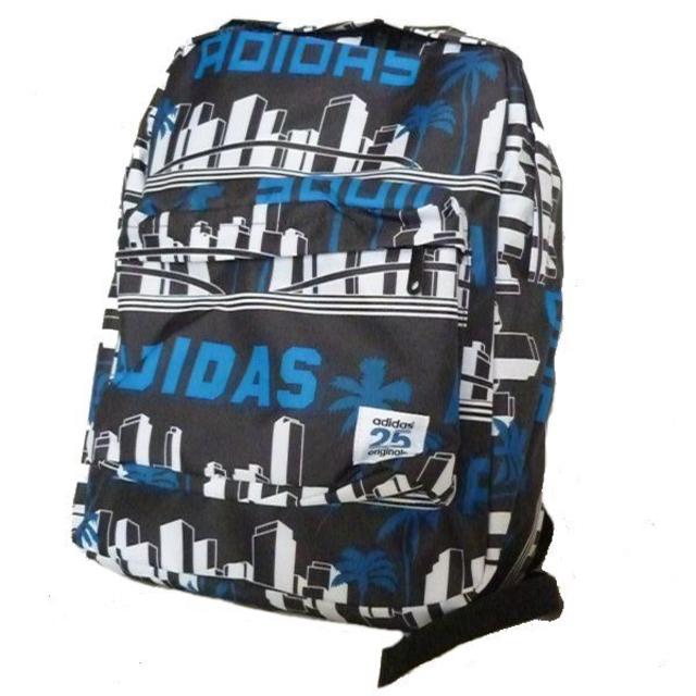 adidas(アディダス)の送料込新品★アディダス 青ロゴバックパックリュック定価7020円 メンズのバッグ(バッグパック/リュック)の商品写真