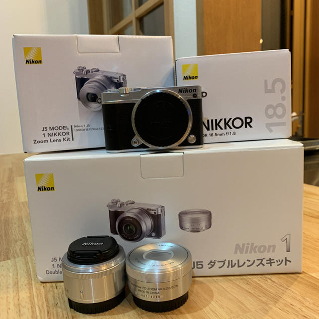 Nikon J5 ダブルレンズキット 美品カメラ