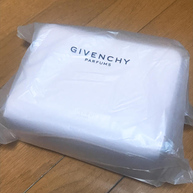 GIVENCHY(ジバンシィ)のホリデーメイクアップキット ポーチ/GIVENCHY レディースのファッション小物(ポーチ)の商品写真