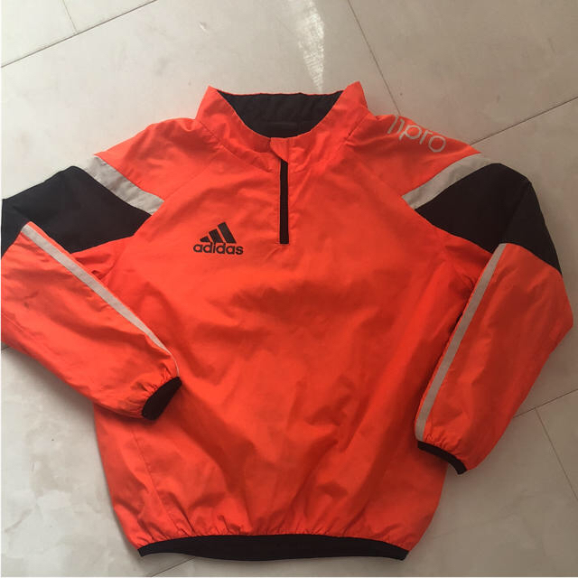 adidas(アディダス)のadidas中綿ジャンパー120 キッズ/ベビー/マタニティのキッズ服男の子用(90cm~)(ジャケット/上着)の商品写真