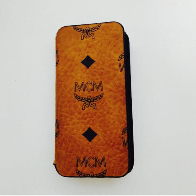 MCM(エムシーエム)の正規店購入 MCM iphone ケース スマホ/家電/カメラのスマホアクセサリー(モバイルケース/カバー)の商品写真