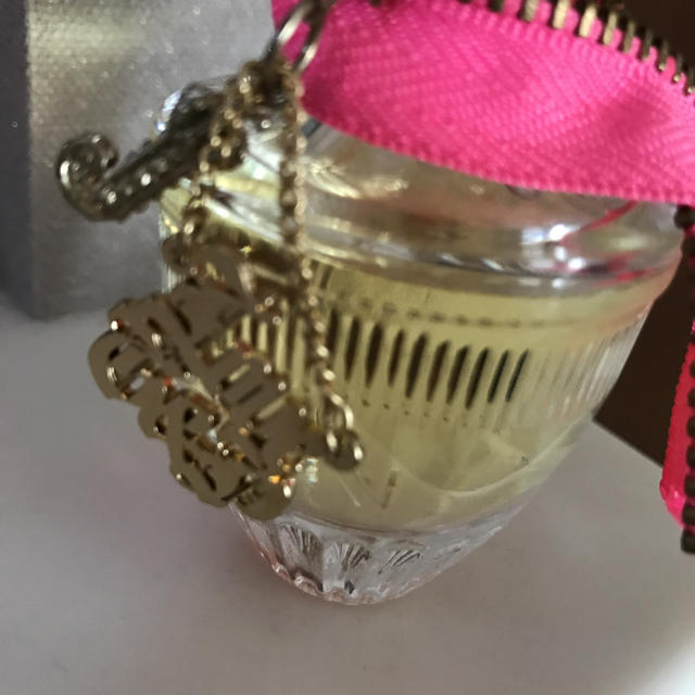 Juicy Couture(ジューシークチュール)のジューシークチュール♡香水 コスメ/美容の香水(香水(女性用))の商品写真