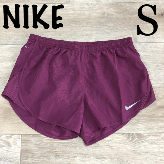 NIKE(ナイキ)の S ナイキランパン パープル ショーパン モダンテンポアンラインドショート レディースのパンツ(ショートパンツ)の商品写真