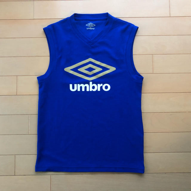 UMBRO(アンブロ)の【アンブロ】Sサイズ  ノースリーブ プラクティスシャツ  スポーツ/アウトドアのサッカー/フットサル(ウェア)の商品写真