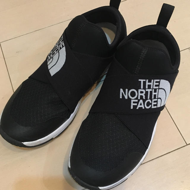 THE NORTH FACE(ザノースフェイス)の人気！THE NORTH FACEトラバースローⅢ レディースの靴/シューズ(スニーカー)の商品写真