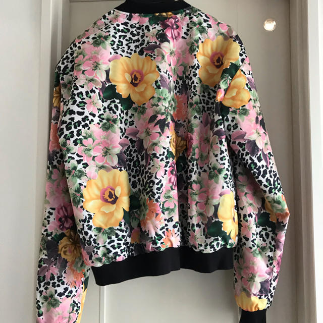 花柄  ブルゾン レディースのジャケット/アウター(ブルゾン)の商品写真