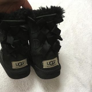 アグ(UGG)のUGG kids キッズ 黒リボン 正規品 サイズ14.5cm(ブーツ)