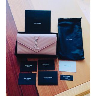 イヴサンローランボーテ(Yves Saint Laurent Beaute)のイブサンローラン 財布 サーモンピンク(財布)