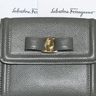 サルヴァトーレフェラガモ(Salvatore Ferragamo)のフェラガモ 2018AW 二つ折り財布 pale grey ペールグレー(財布)